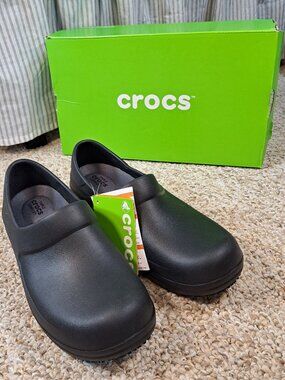 Crocs | NWT Slip Resistant Shoes | Size 8